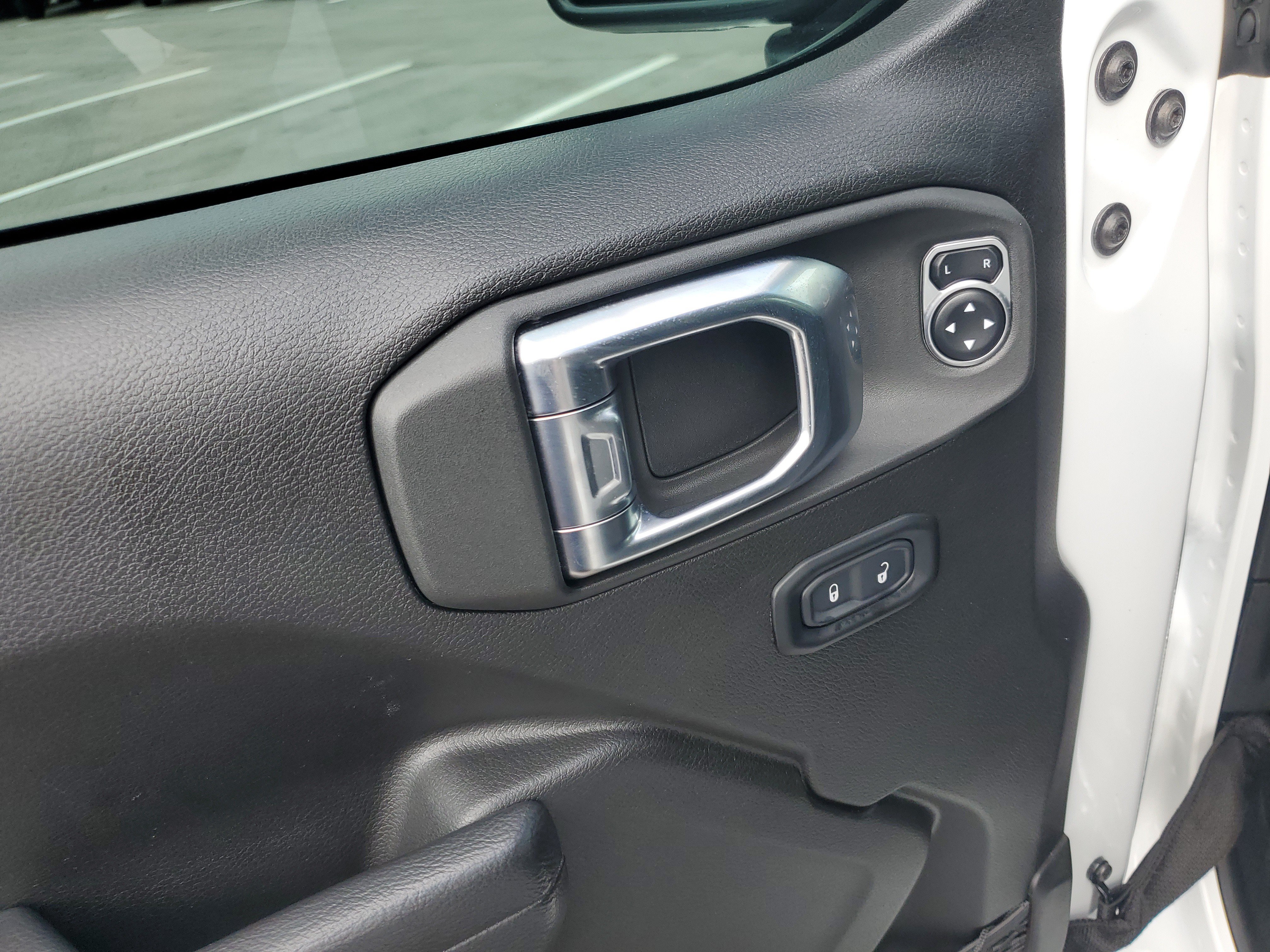 Used 2025 Jeep Gladiator Sport AWD/4WD image 12