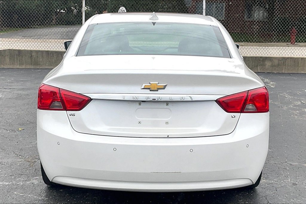 Used 2017 Chevrolet Impala LT w/ Convenience Package FWD image 3
