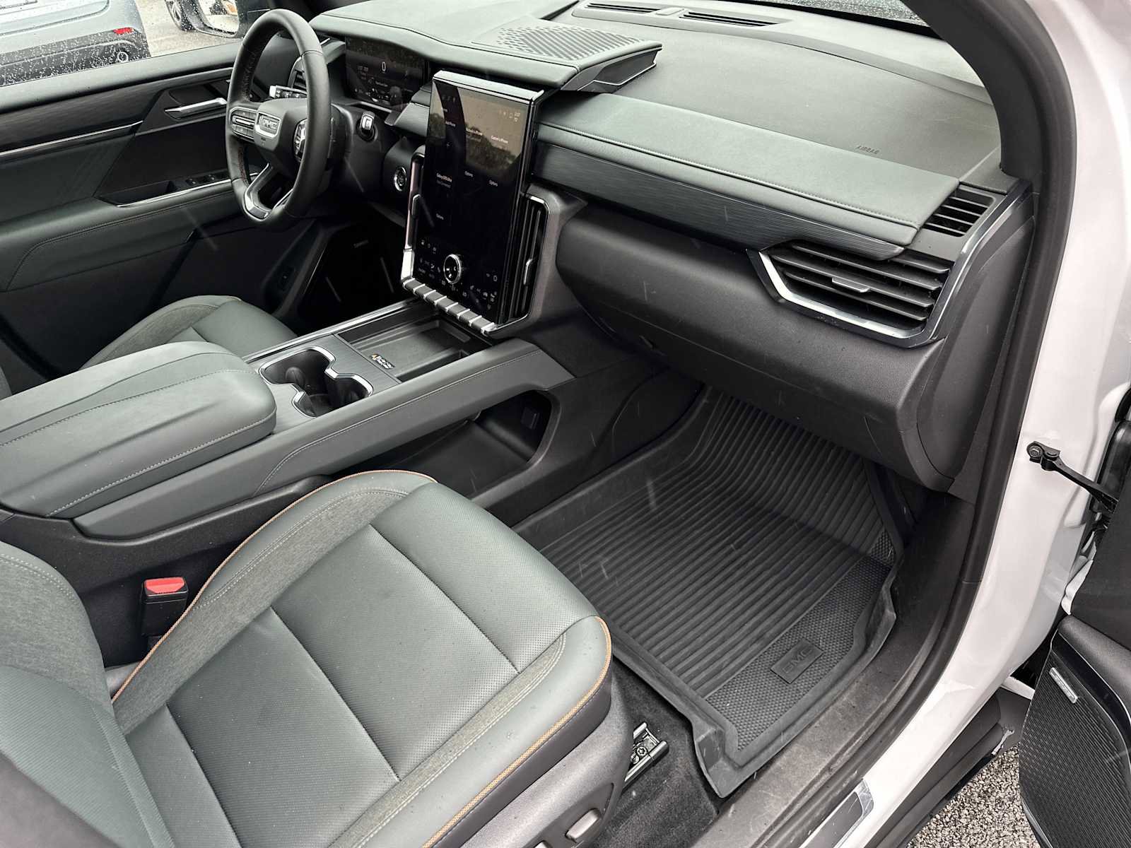Used 2025 GMC Acadia AT4 w/ LPO, Floor Liner Package AWD/4WD image 26