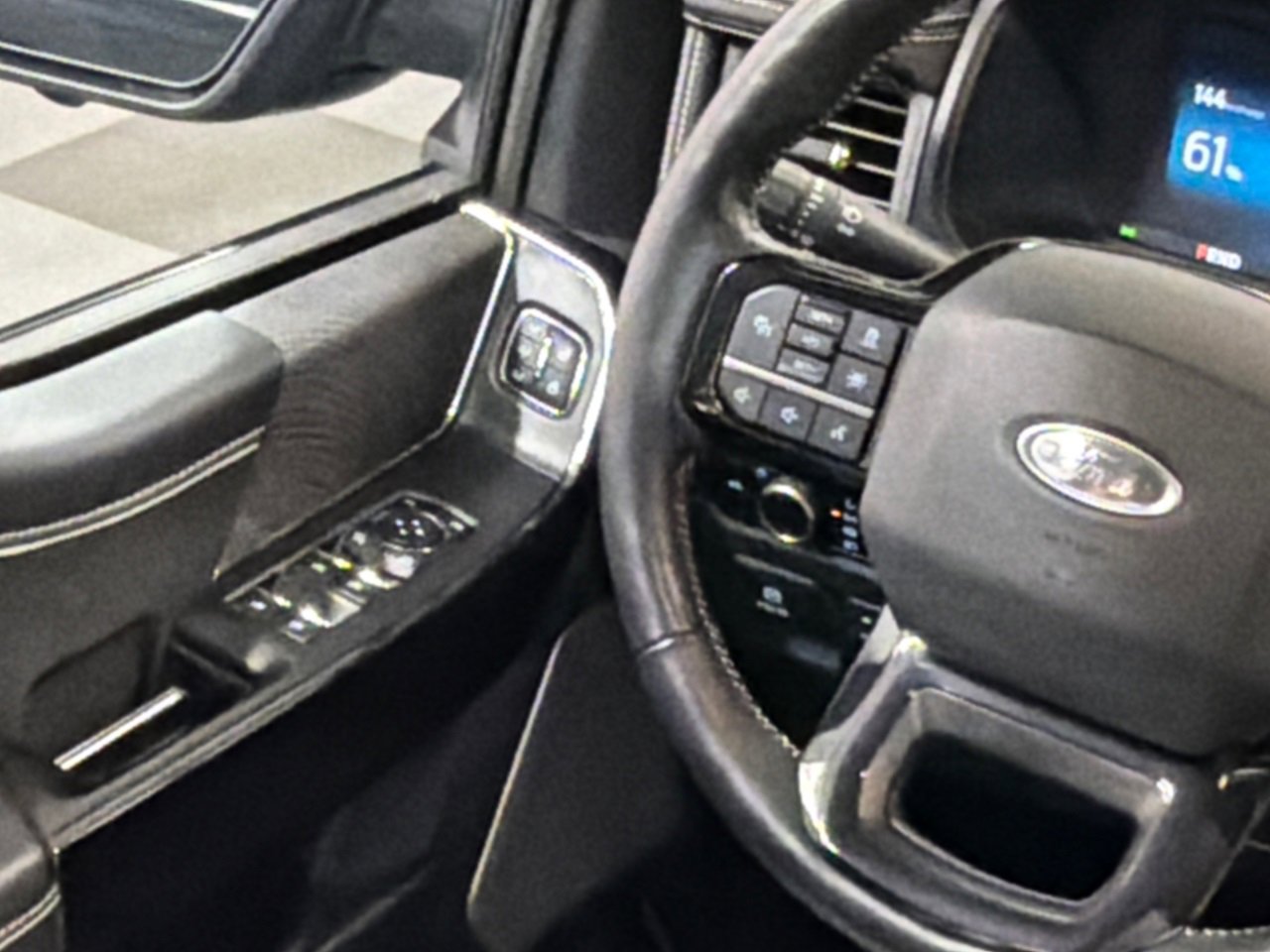 Used 2023 Ford F150 Lightning Platinum image 22