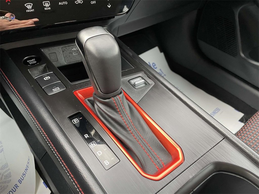 Certified 2025 Nissan Kicks SR w/ Illumination Package image 30