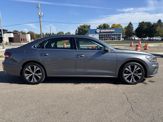 Used 2021 Volkswagen Passat 2.0T SE image 8