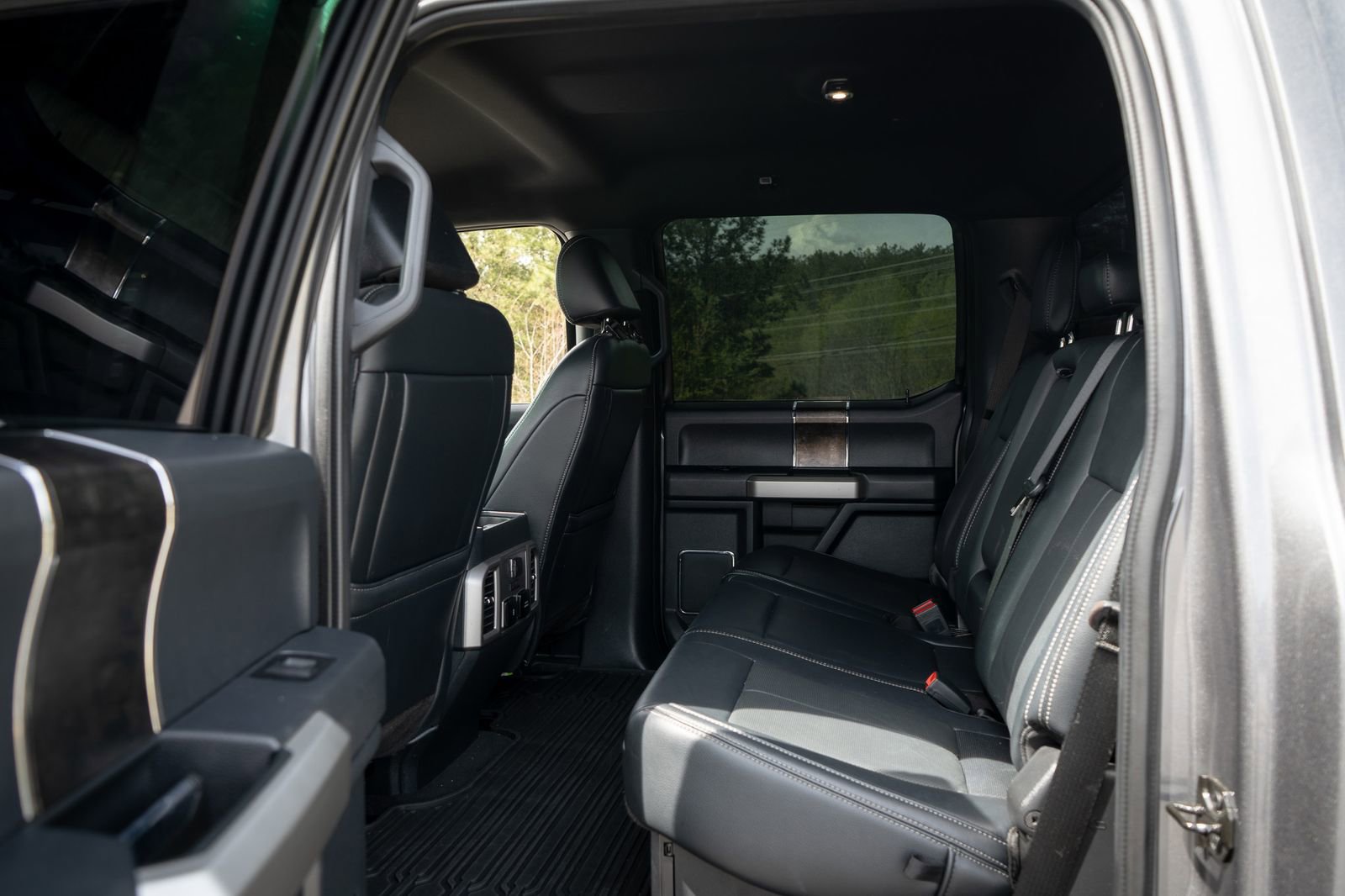 Used 2022 Ford F250 Lariat w/ Black Appearance Package image 18