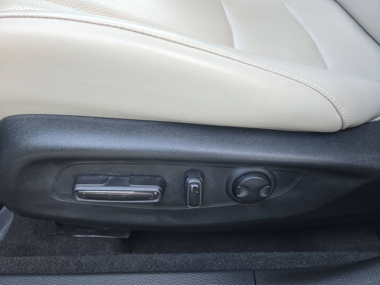 Used 2023 Honda Accord EX-L image 12