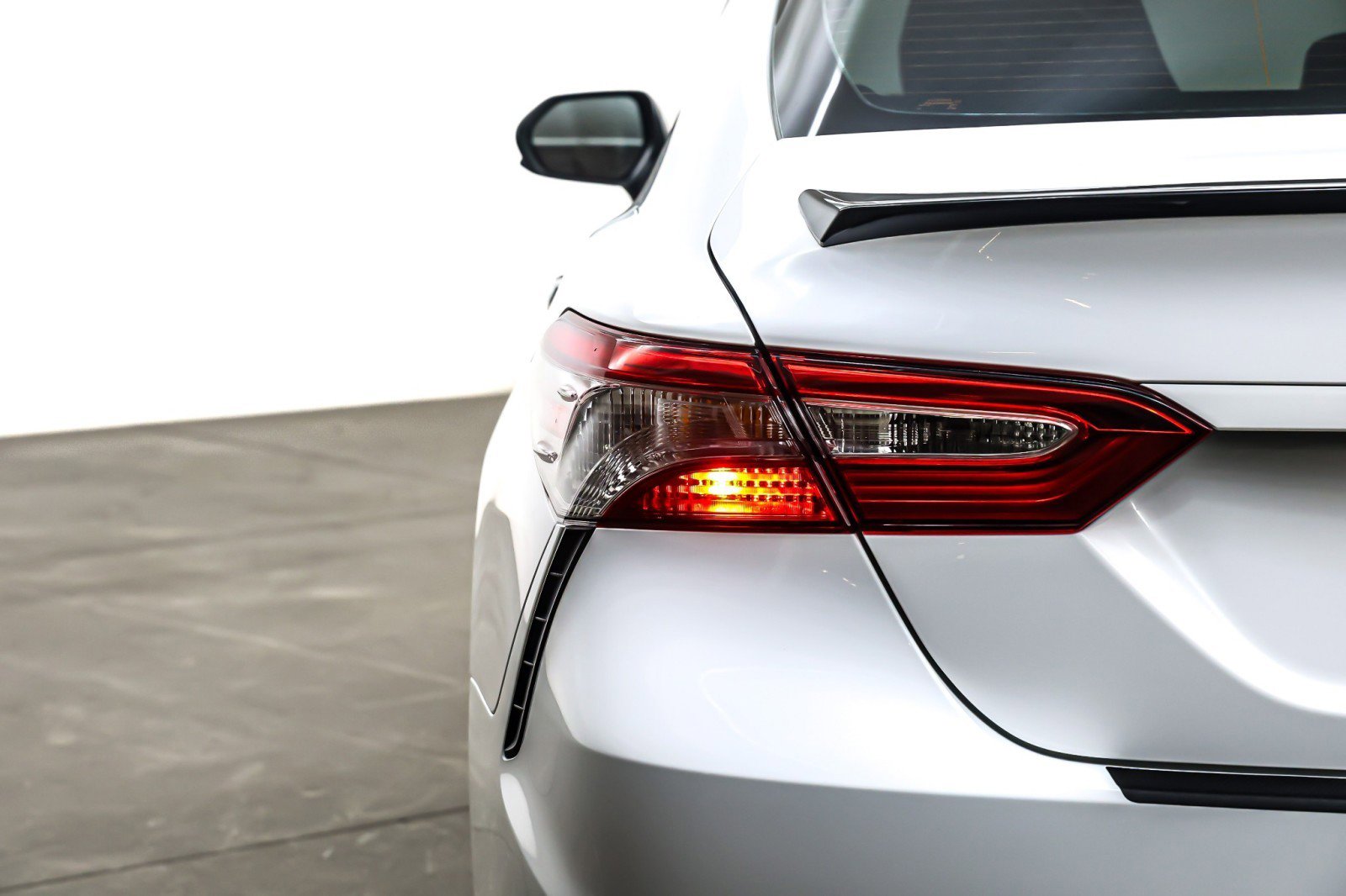 Used 2019 Toyota Camry SE image 16