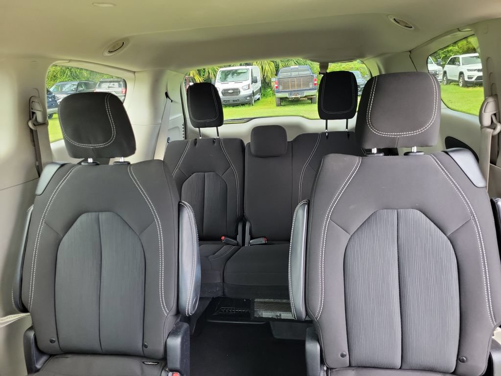 Used 2023 Chrysler Voyager LX FWD image 16