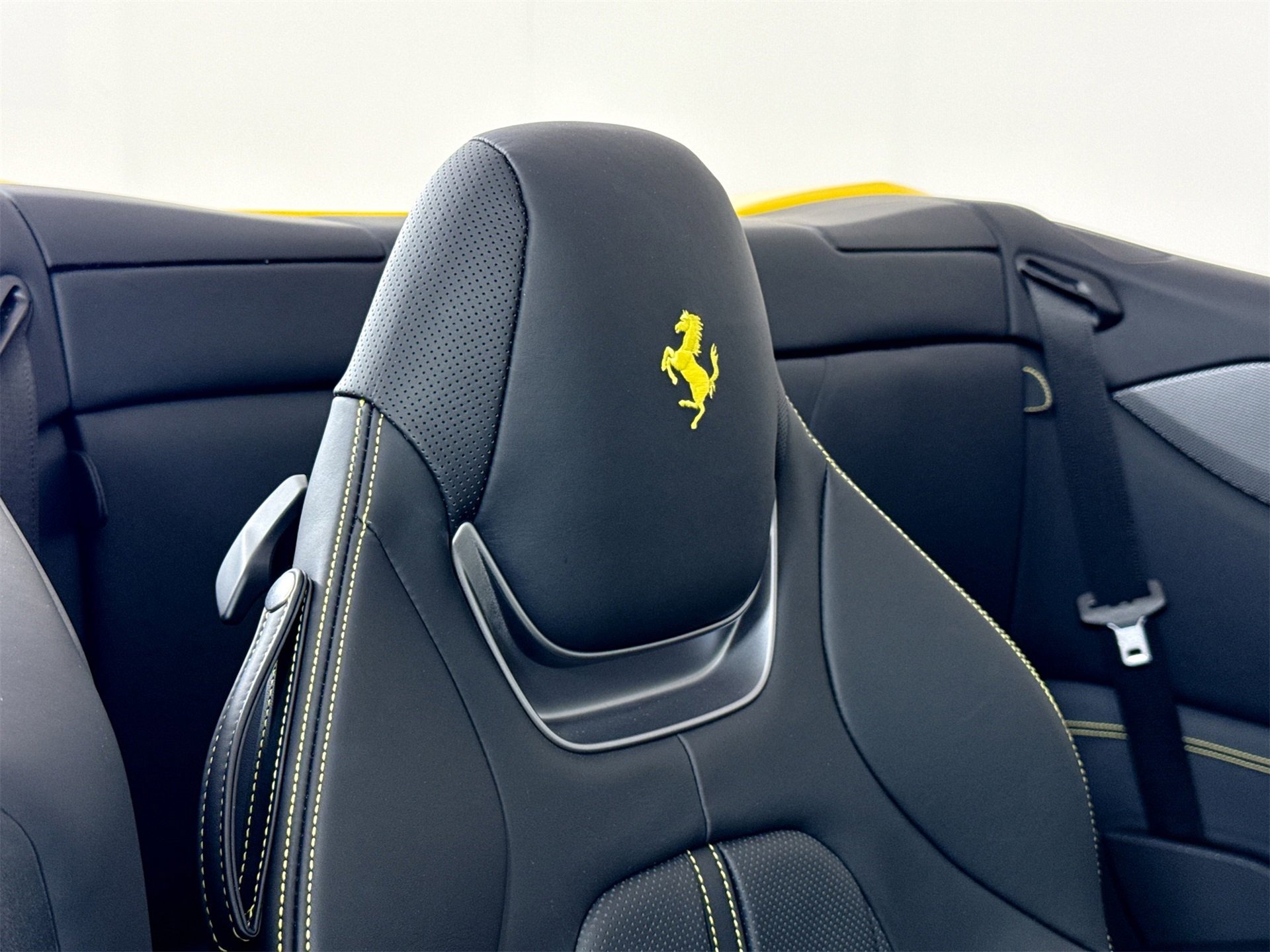 Certified 2022 Ferrari Portofino M image 25