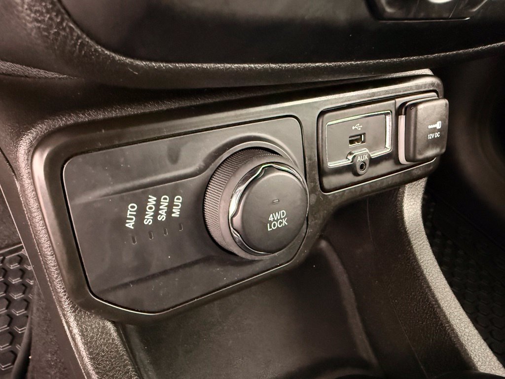 Used 2023 Jeep Renegade Latitude AWD/4WD image 22