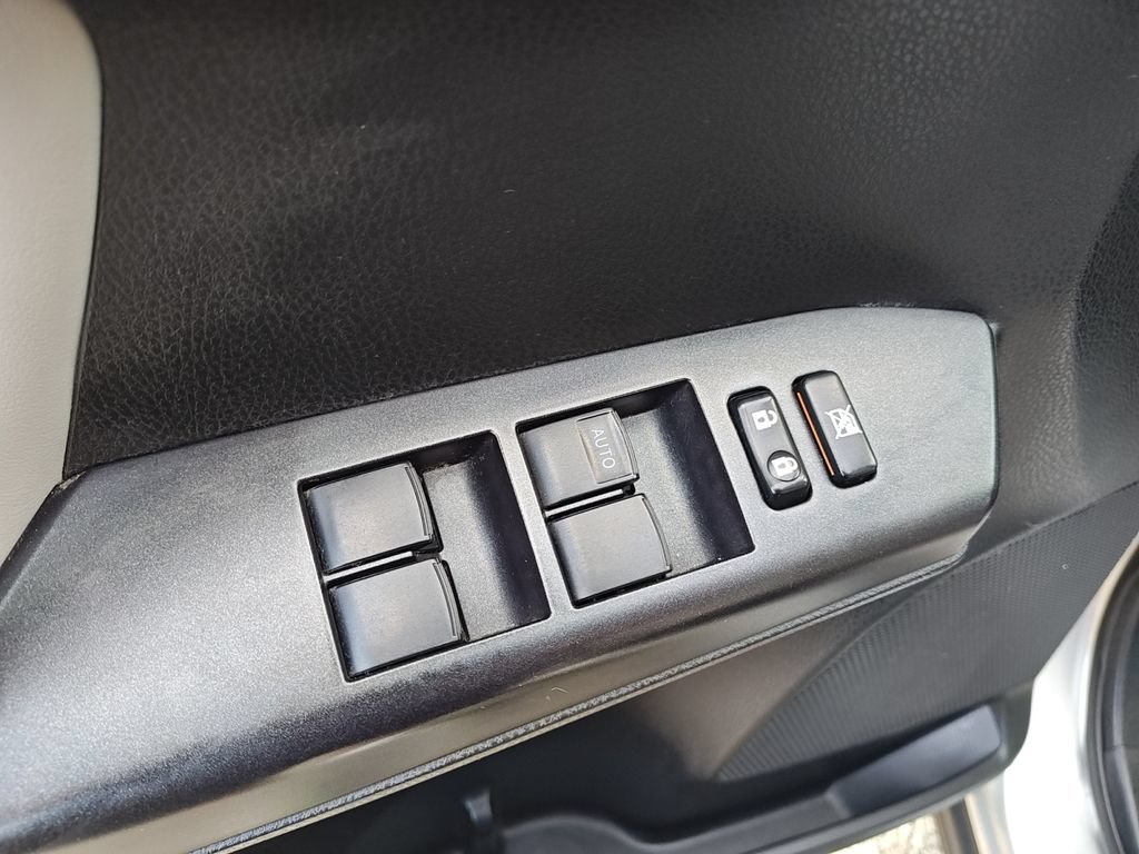 Used 2016 Toyota RAV4 XLE AWD/4WD image 17