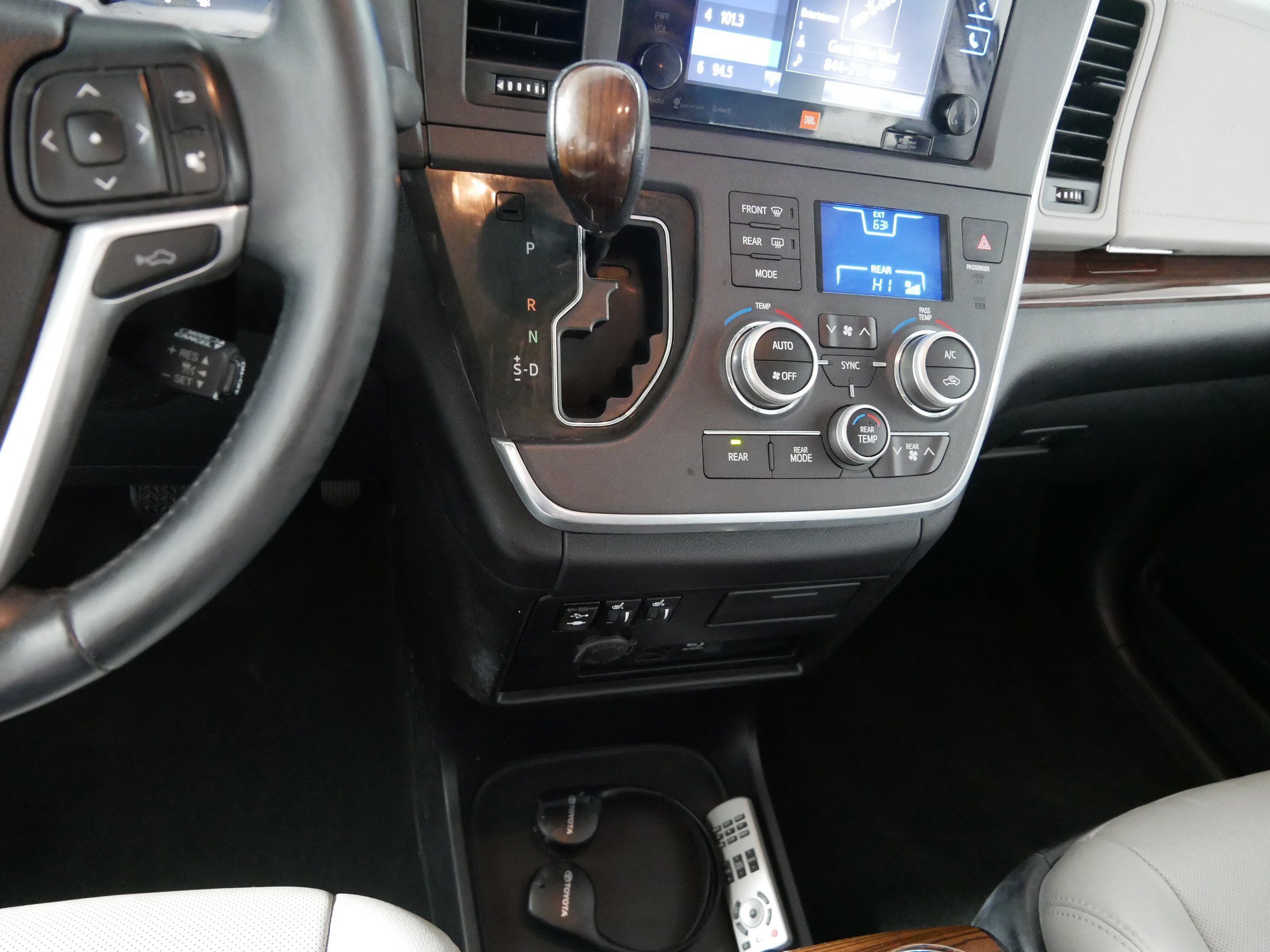 Used 2017 Toyota Sienna Limited Premium w/ Advanced Technology Package image 24