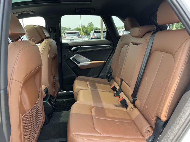 Used 2021 Audi Q3 2.0T Premium w/ Convenience Package AWD/4WD image 17