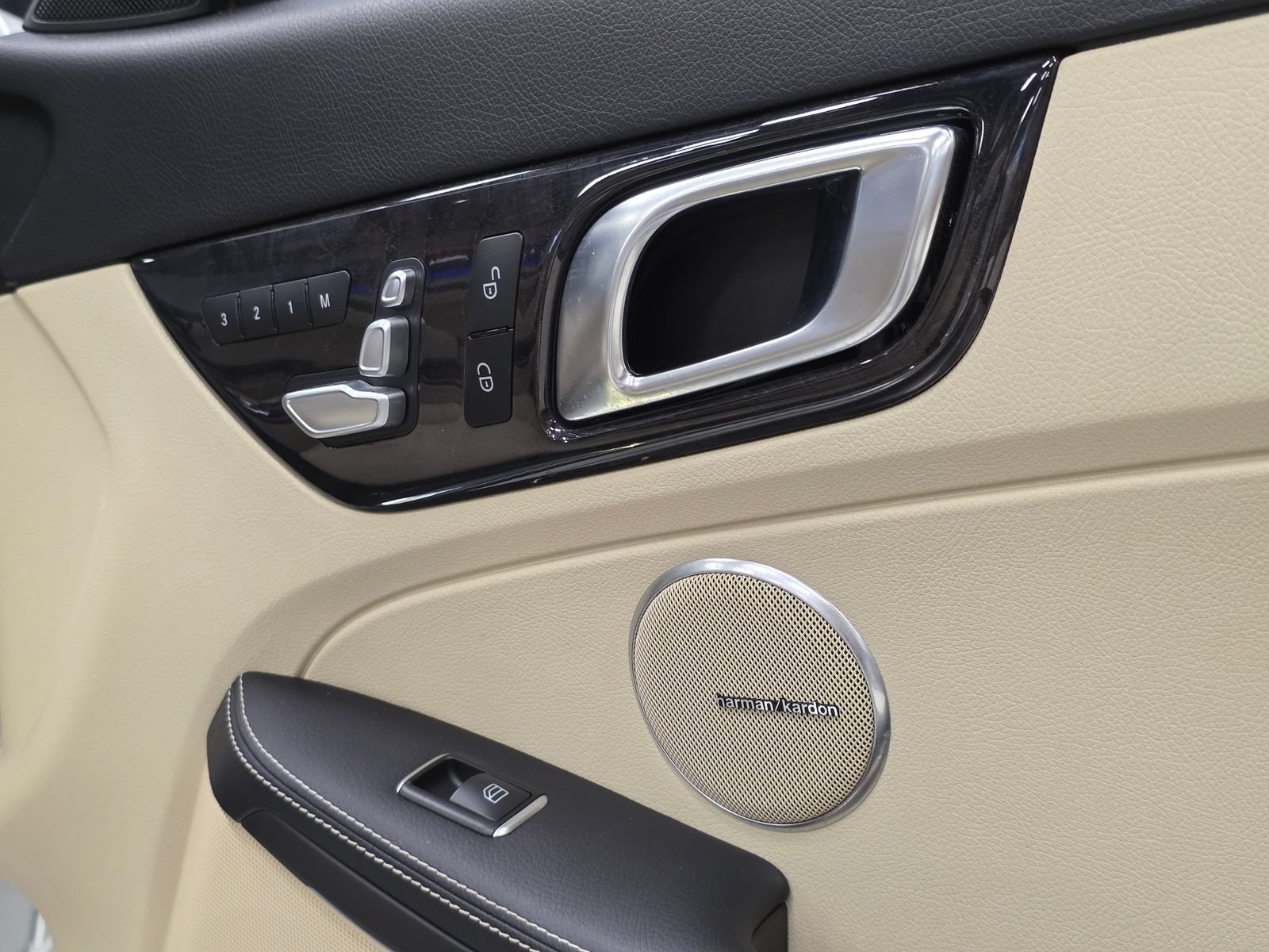 Used 2019 Mercedes-Benz SLC 300 image 31