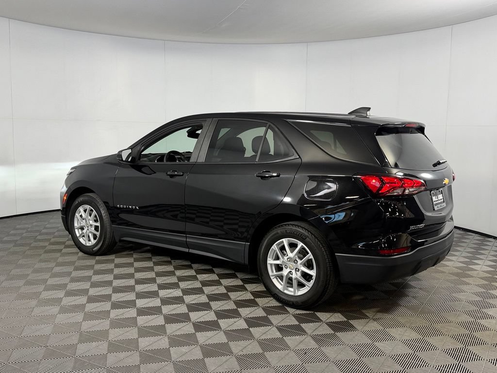 Used 2023 Chevrolet Equinox LS w/ LS Convenience Package FWD image 9