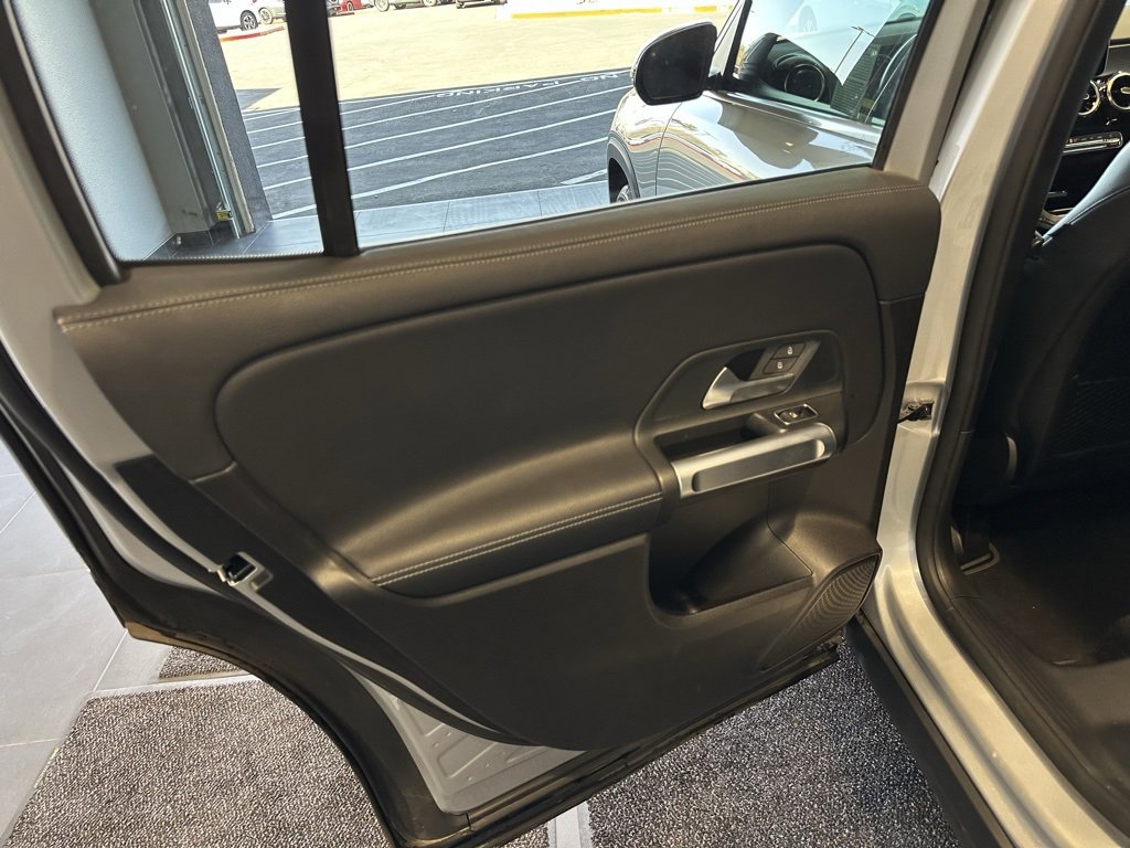 Used 2020 Mercedes-Benz GLB 250 w/ Premium Package image 11