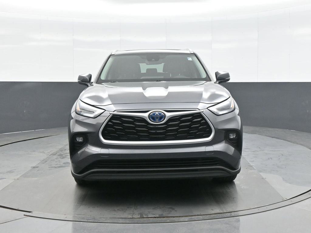 Used 2023 Toyota Highlander XLE image 2