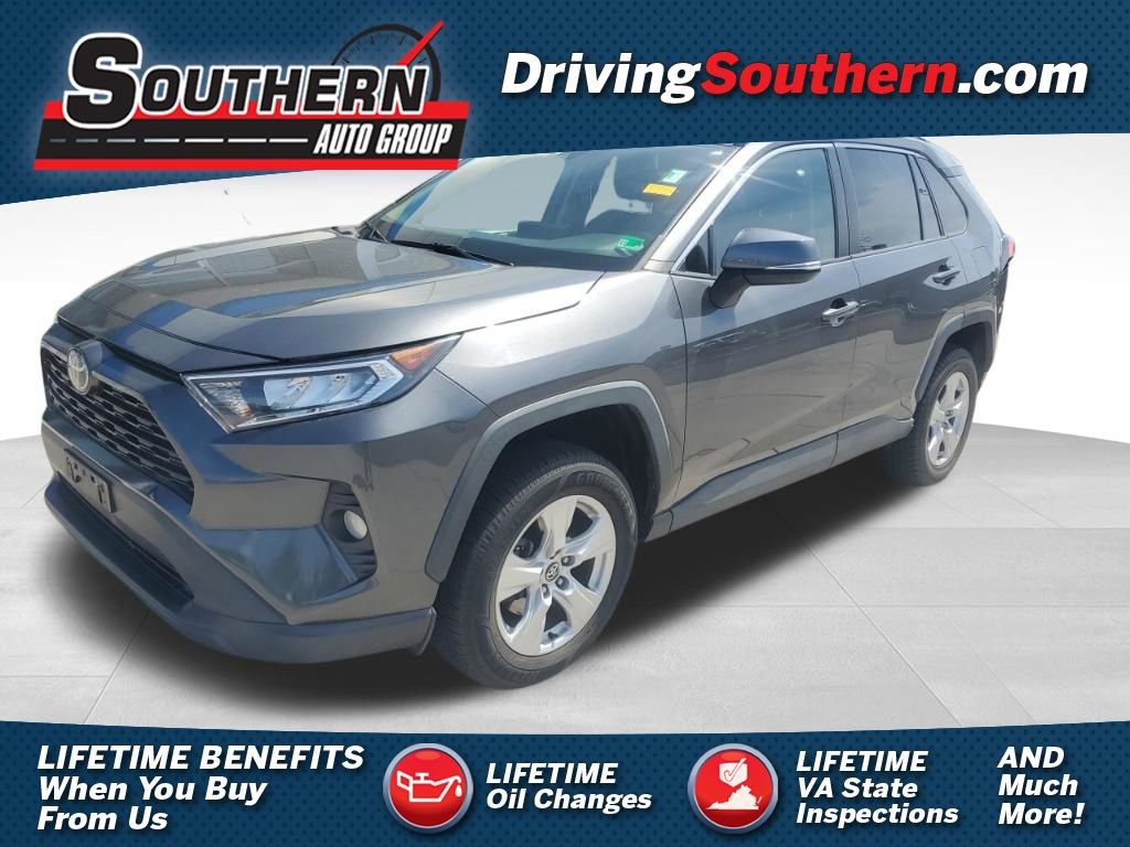 Used 2021 Toyota RAV4 XLE image 1