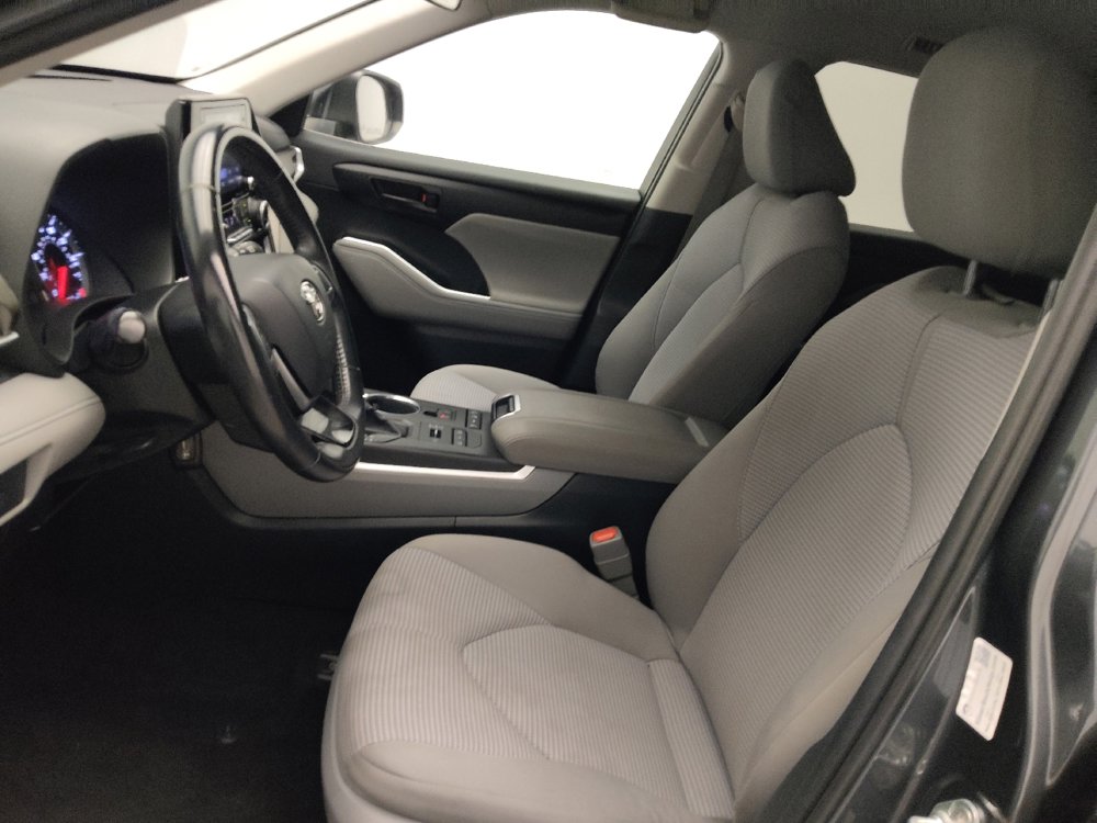 Used 2020 Toyota Highlander LE image 17
