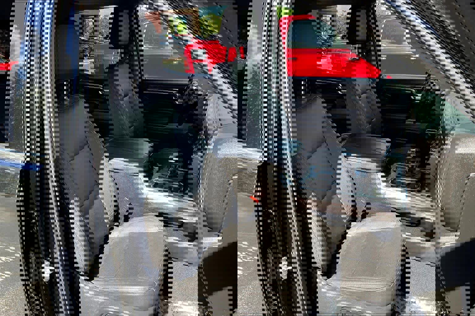 Used 2023 Chevrolet Silverado 1500 LTZ w/ LTZ Premium Package AWD/4WD image 8