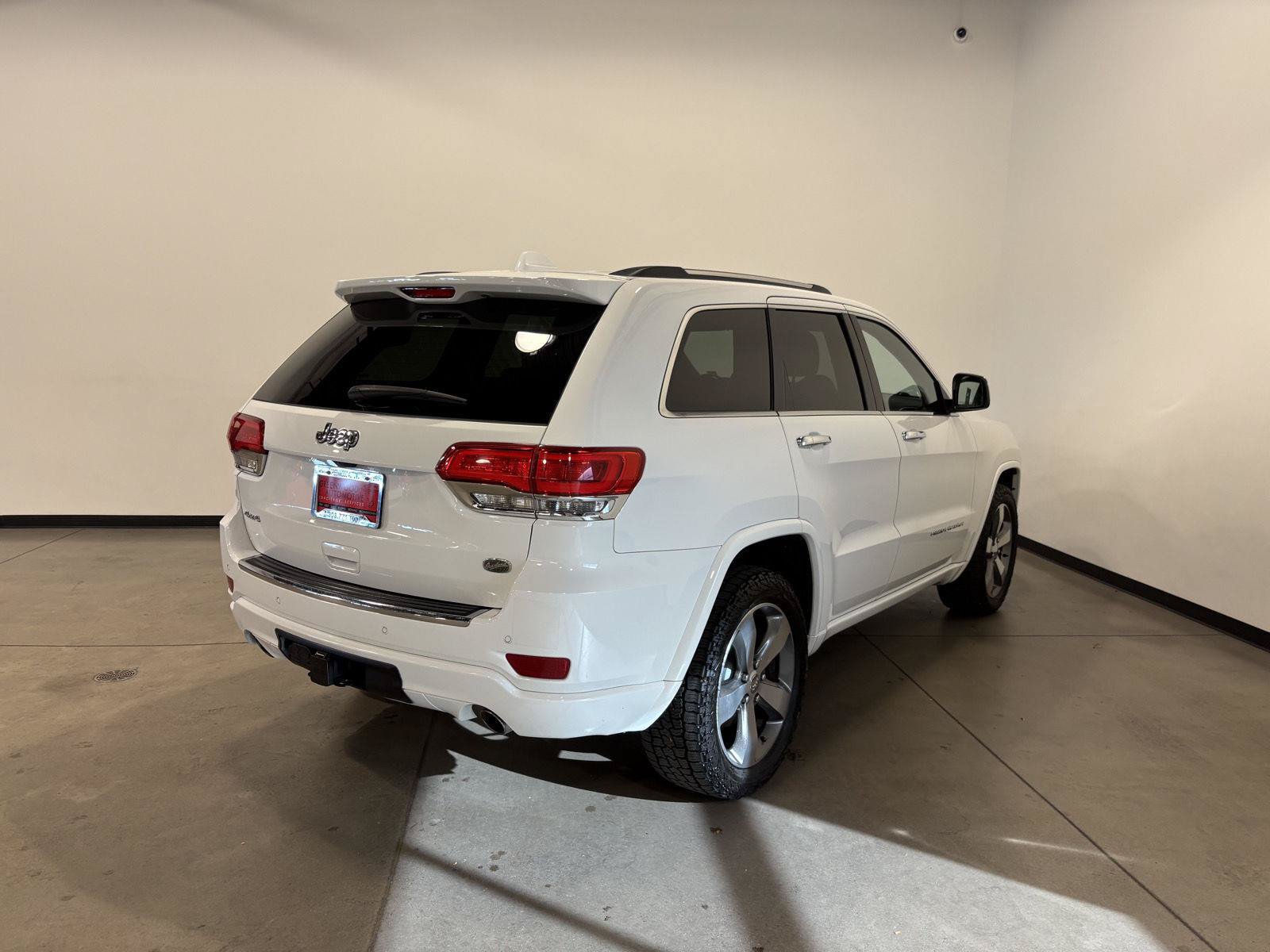 Used 2015 Jeep Grand Cherokee Overland AWD/4WD image 3