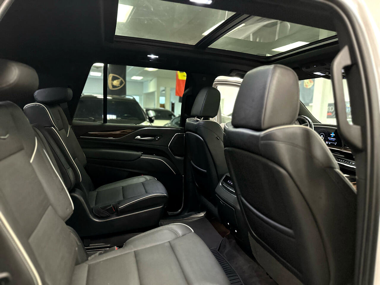 Used 2023 Cadillac Escalade Premium Luxury w/ Performance Package image 40