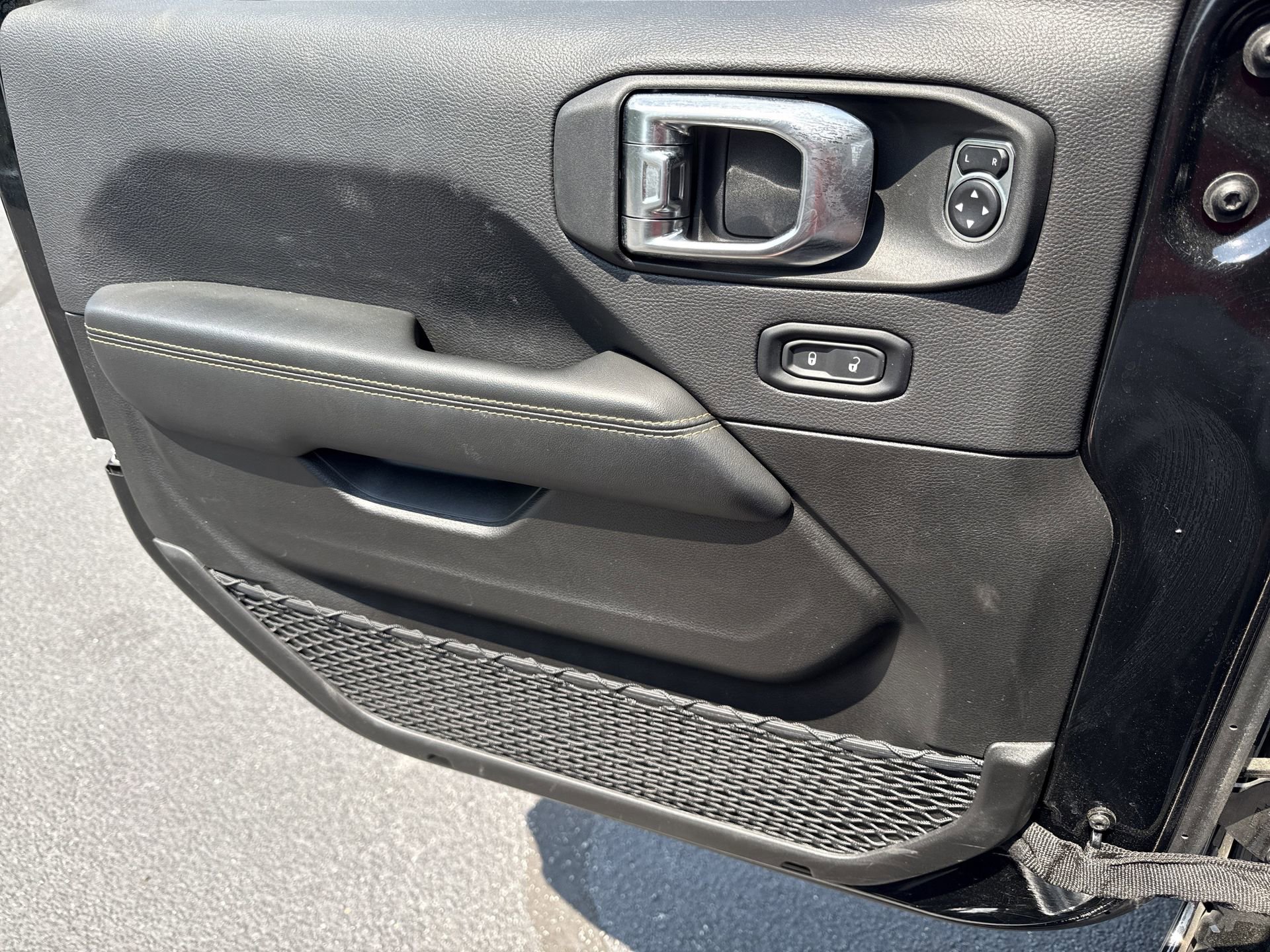 Used 2025 Jeep Wrangler Unlimited Sahara w/ Safety Group AWD/4WD image 13