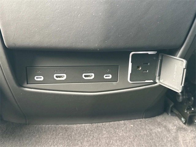 Used 2024 Cadillac Escalade Premium Luxury Platinum w/ Heavy-Duty Trailer Package image 20