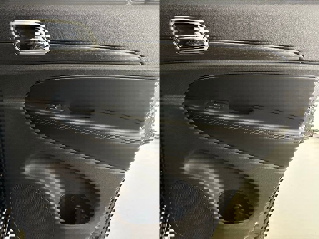 Used 2015 Jeep Grand Cherokee Altitude image 36