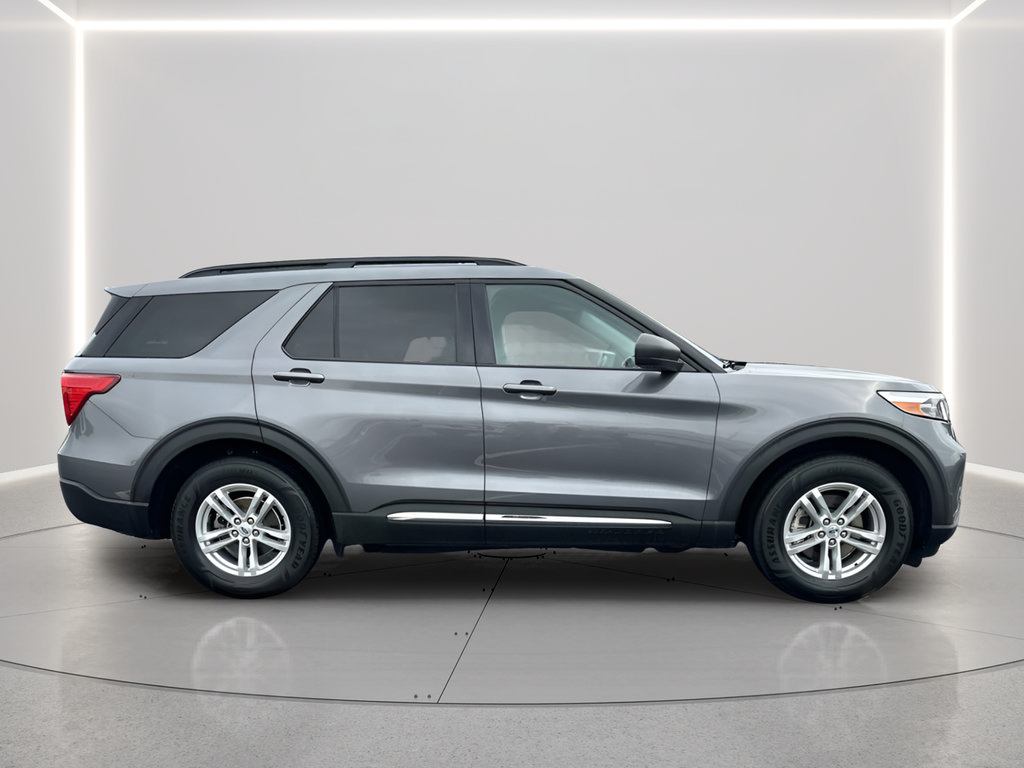 Used 2022 Ford Explorer XLT w/ Equipment Group 202A RWD image 6