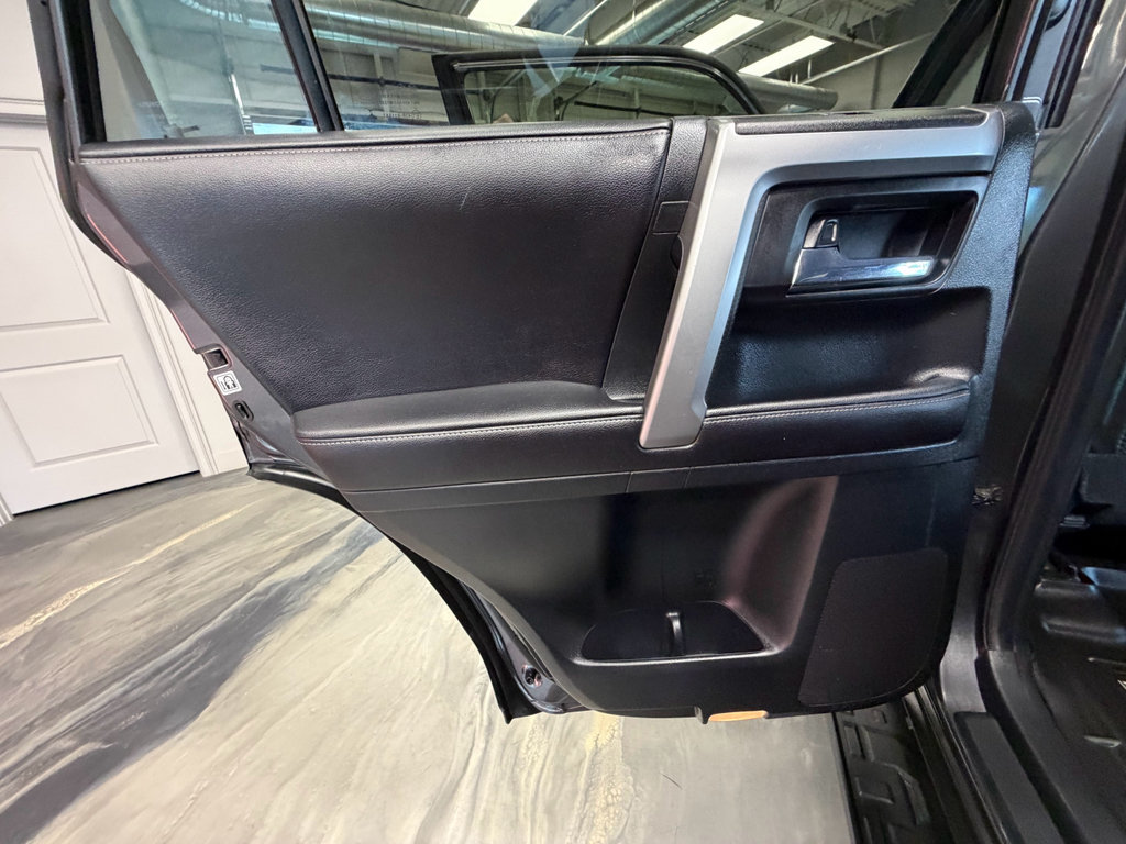 Used 2017 Toyota 4Runner SR5 AWD/4WD image 62