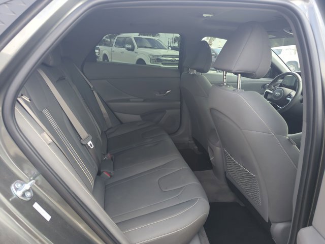 Used 2025 Hyundai Elantra SEL image 19