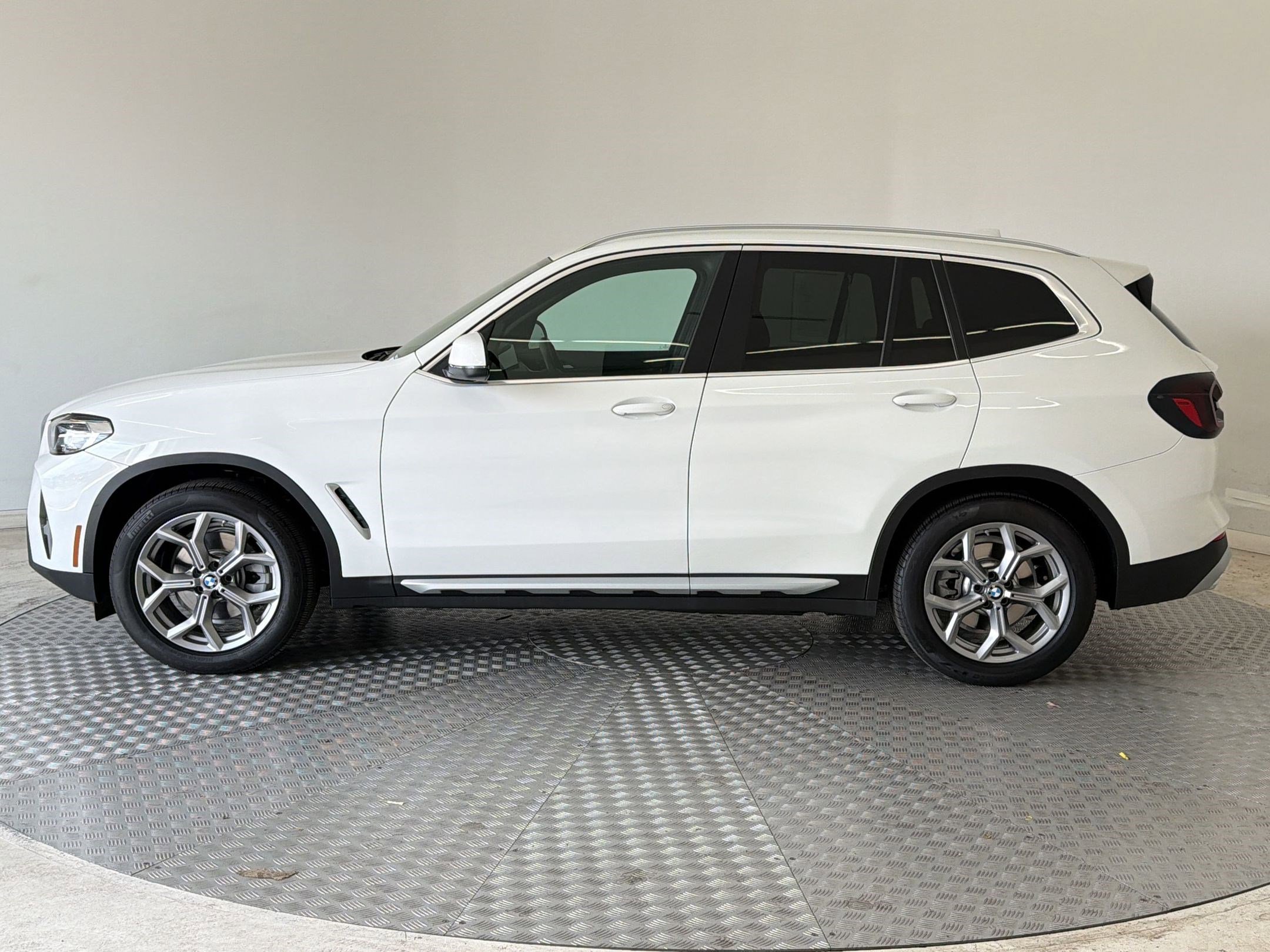 Certified 2023 BMW X3 xDrive30i w/ Convenience Package AWD/4WD image 2