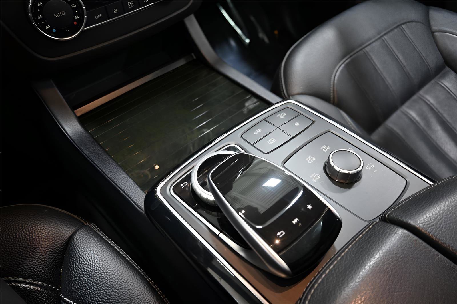 Used 2018 Mercedes-Benz GLS 450 4MATIC w/ Premium Package image 23