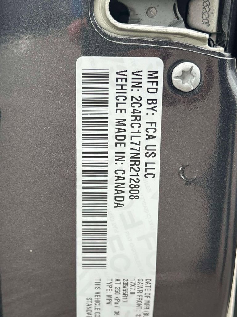 Used 2022 Chrysler Pacifica Touring-L FWD image 21