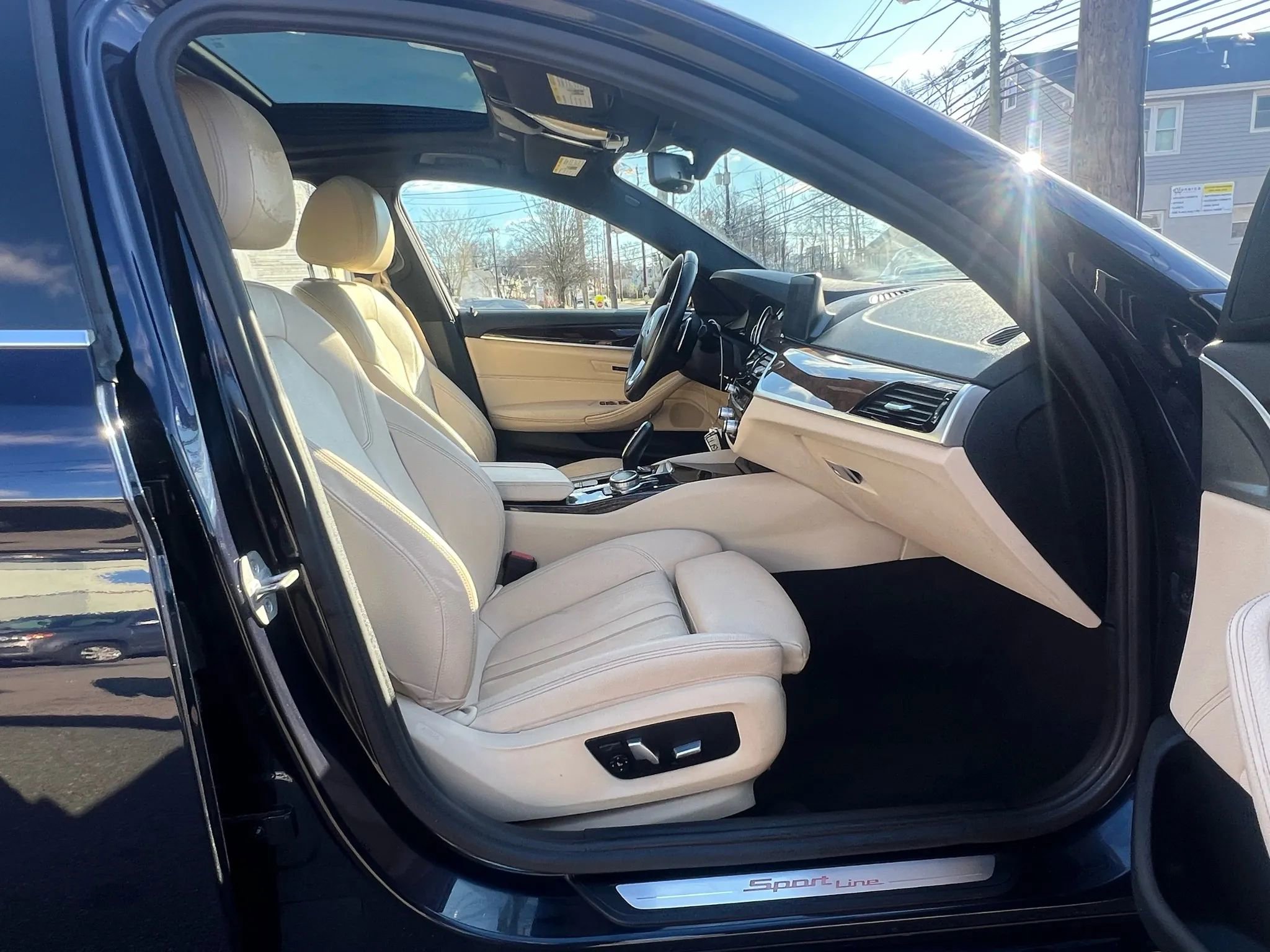 Used 2017 BMW 530i w/ Premium Package image 33