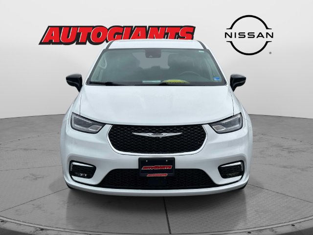 Used 2024 Chrysler Pacifica Touring-L FWD image 7