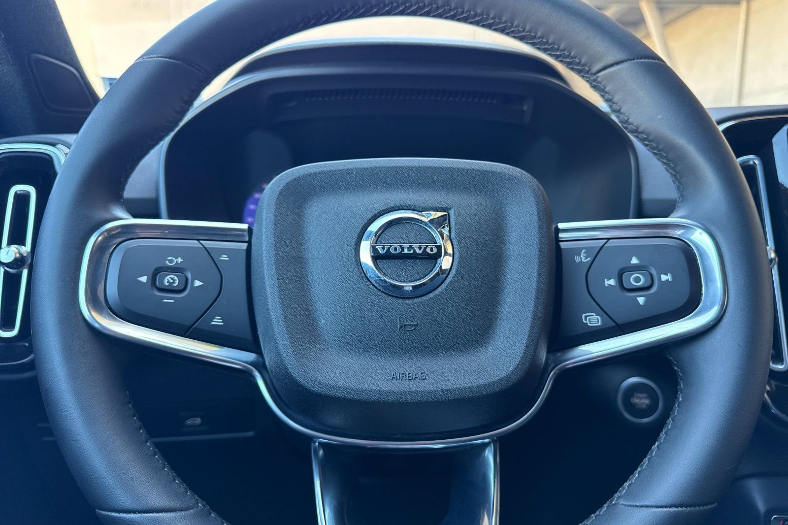 Used 2023 Volvo XC40 B5 Plus w/ Driver Assist Package AWD/4WD image 27