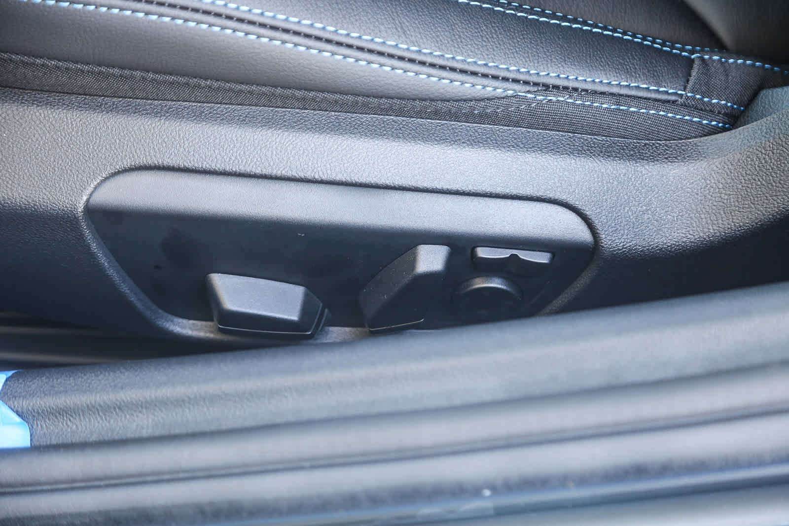 New 2026 BMW Z4 M40i w/ Premium Package image 13