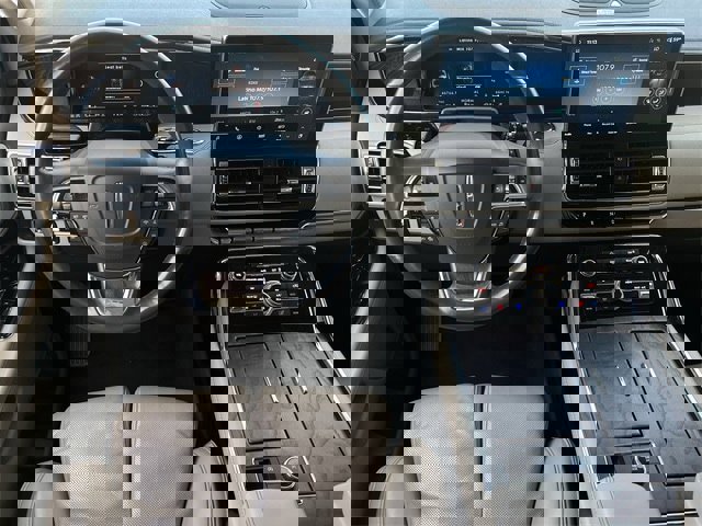 Used 2022 Lincoln Navigator Reserve image 12