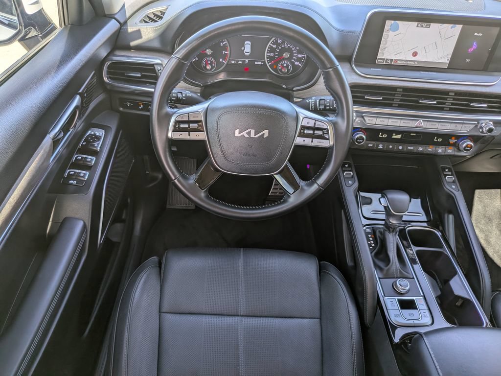 Certified 2022 Kia Telluride SX w/ Towing Package FWD image 16