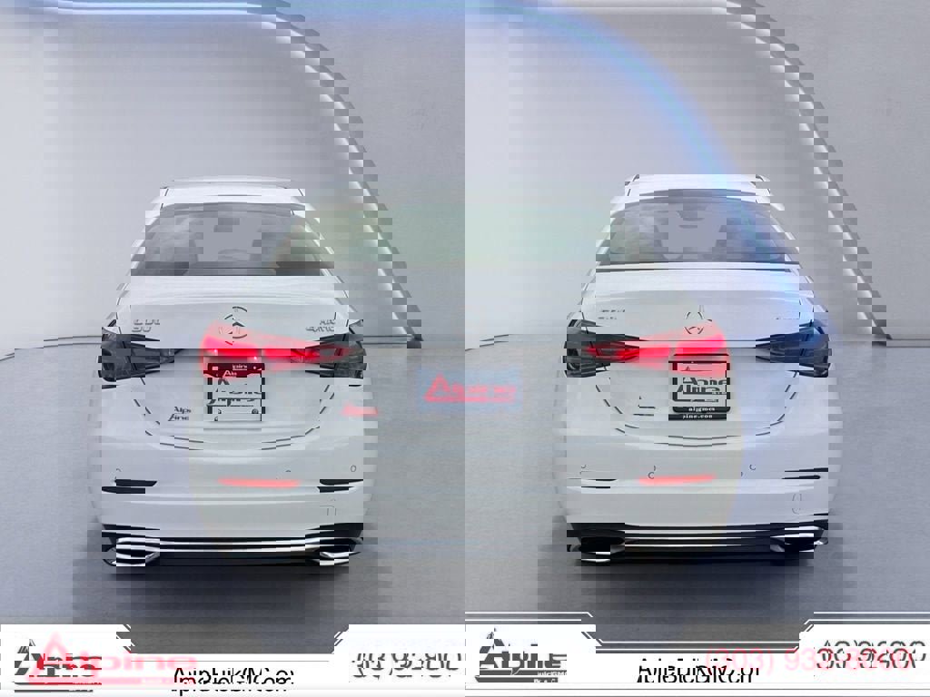 Used 2025 Mercedes-Benz C 300 4MATIC Sedan image 4