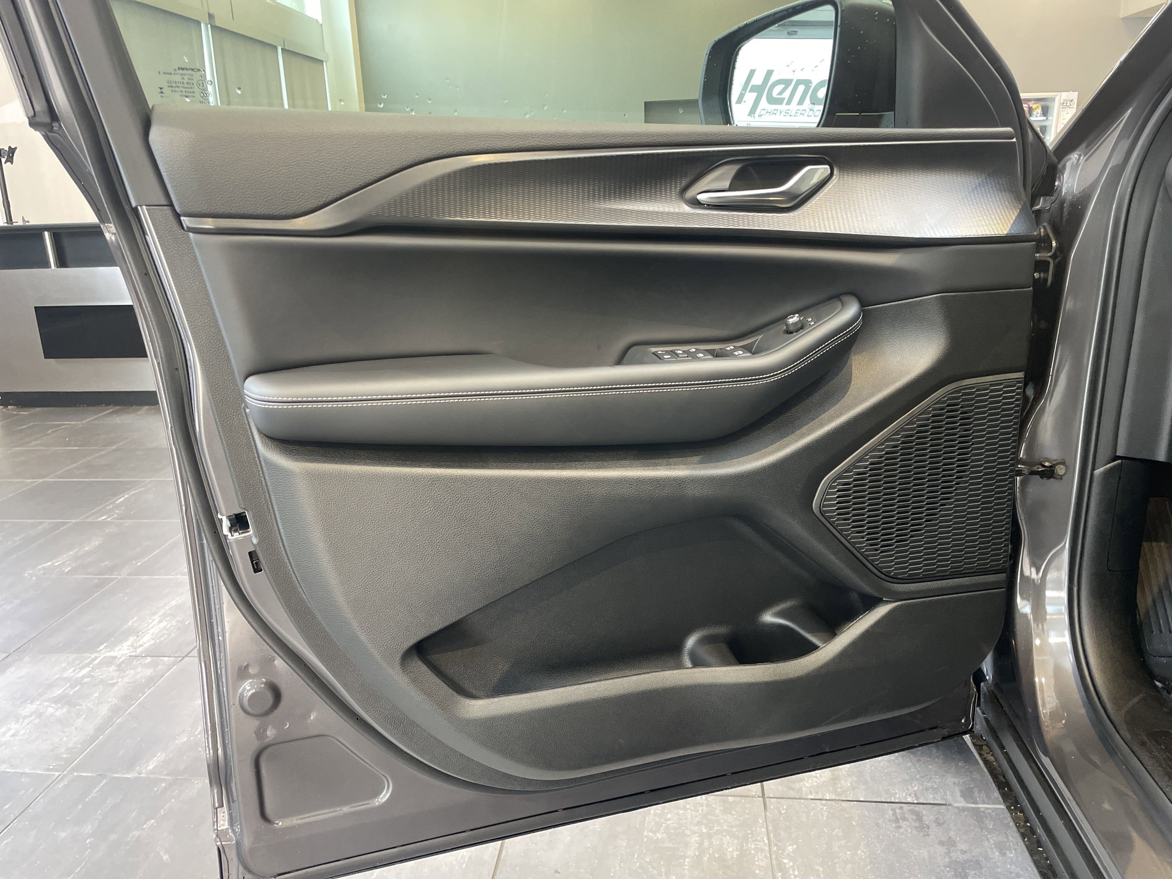 Certified 2025 Jeep Grand Cherokee L Laredo w/ Luxury Tech Group I RWD image 13