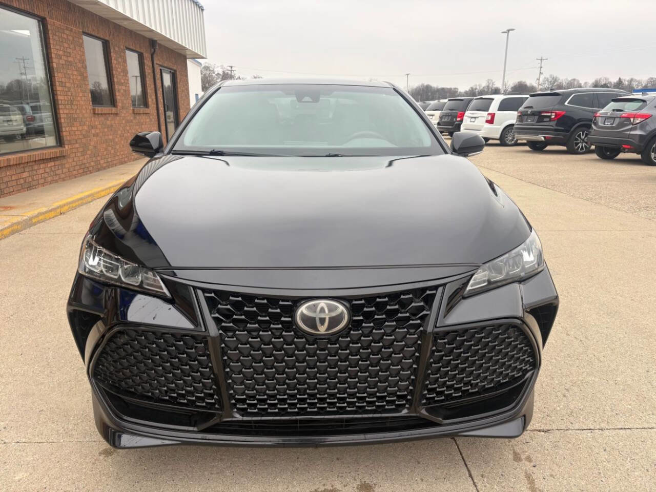 Used 2019 Toyota Avalon XSE w/ All Weather Liner Package image 2