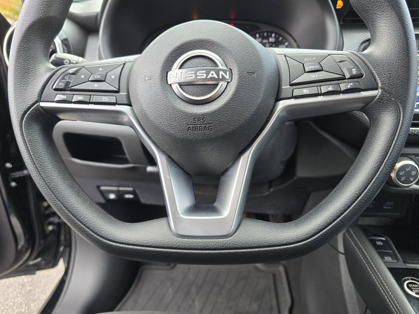 Used 2023 Nissan Kicks SV image 30
