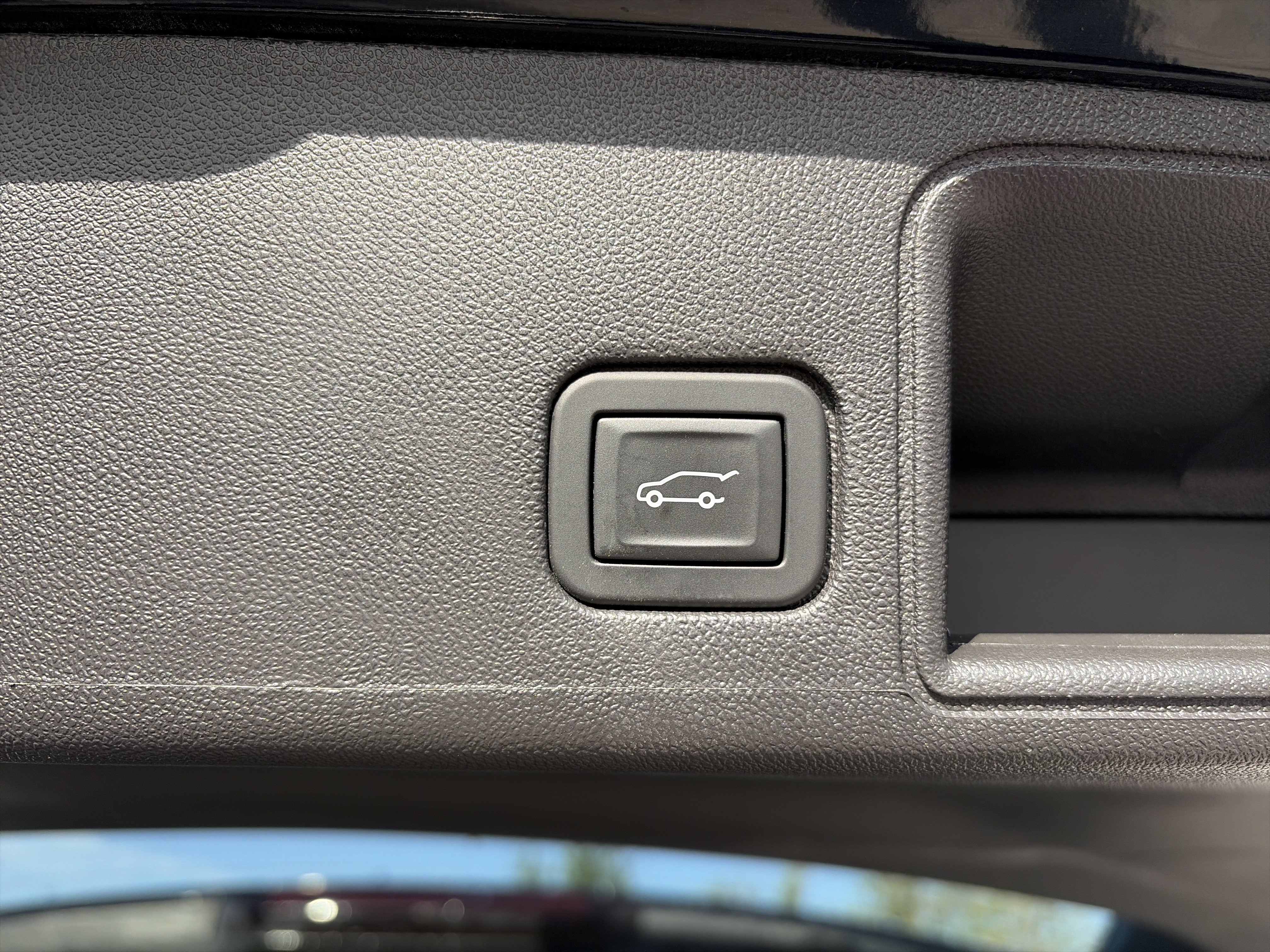 Used 2024 GMC Terrain SLE w/ Elevation Edition AWD/4WD image 12