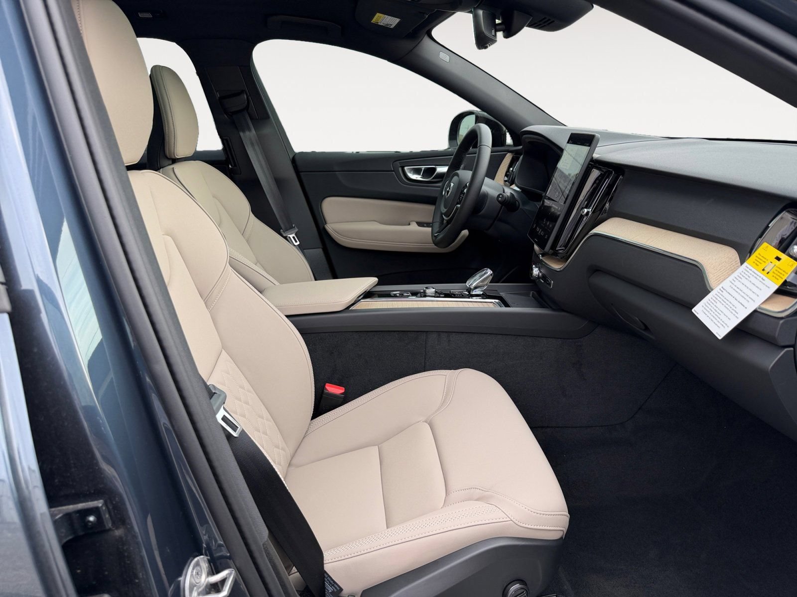 New 2026 Volvo XC60 B5 Plus w/ Protection Package Premier AWD/4WD image 15