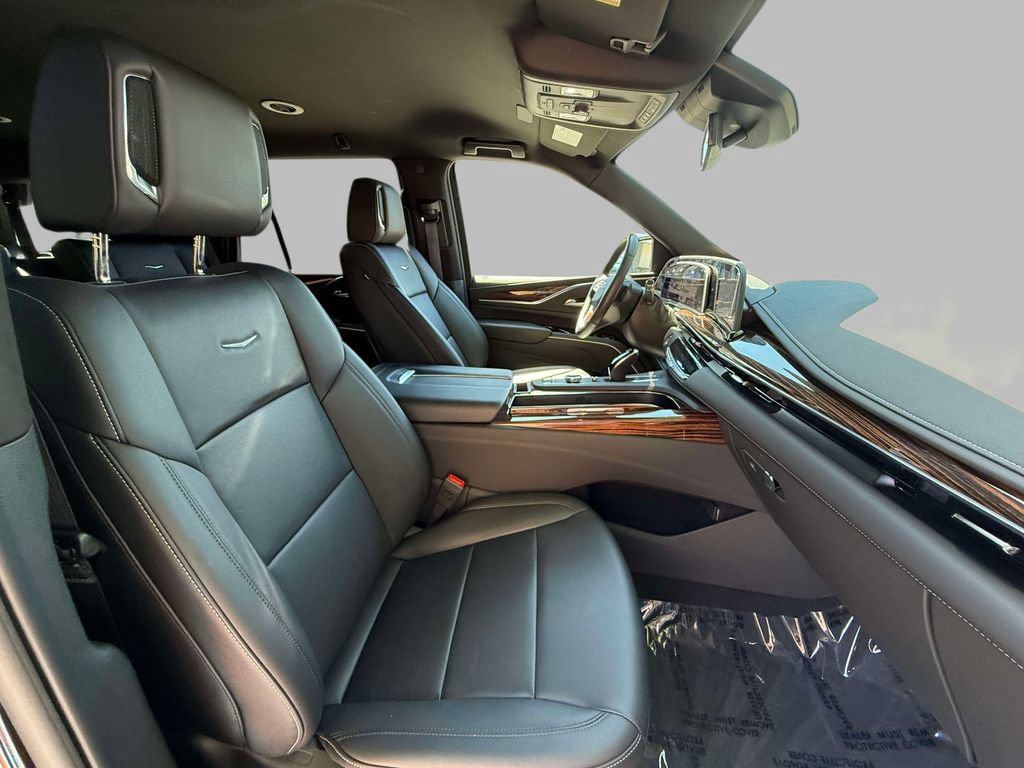 Used 2024 Cadillac Escalade Luxury AWD/4WD image 14