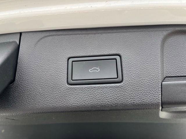 Used 2023 Volkswagen Atlas SEL Premium AWD/4WD image 16