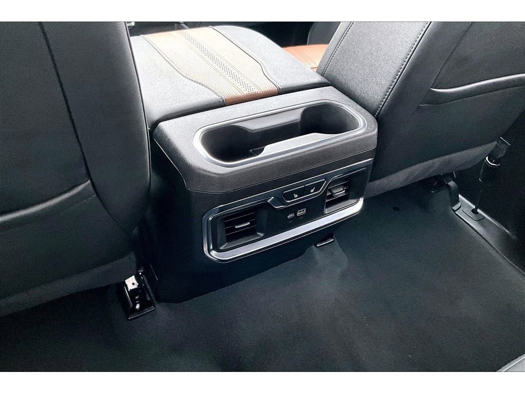 Used 2025 Chevrolet Silverado 1500 High Country w/ Technology Package image 11