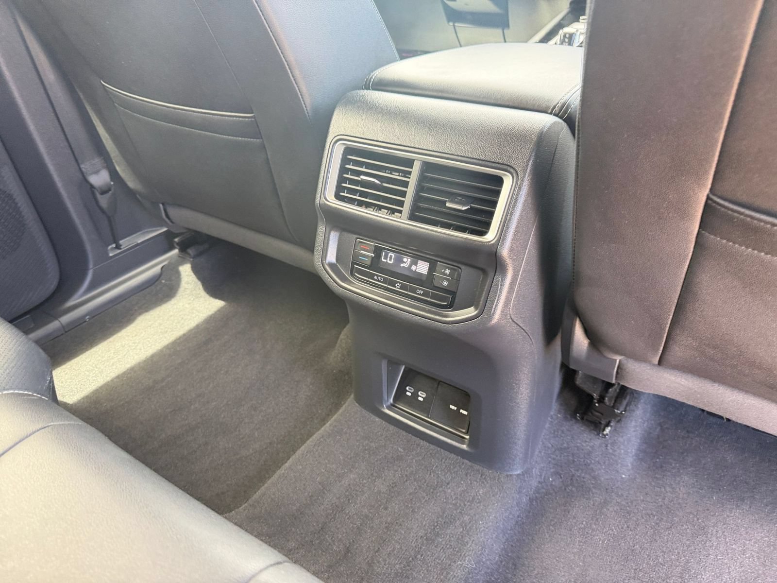 Used 2026 Volkswagen Atlas SE FWD image 24