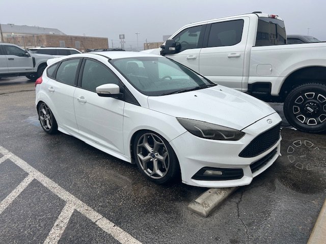 Used 2018 Ford Focus ST FWD image 2